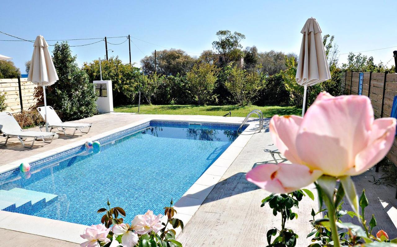Rita Mare Seafront Villas Heated Pools 겐나디 외부 사진